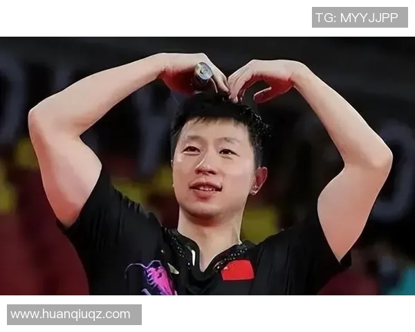 马龙与足球明星同框合影展现运动员风采与友谊的精彩瞬间